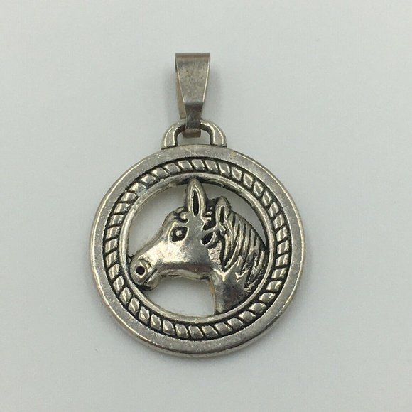 Round Silver Tone HORSE CHARM for Bracelet or Necklace Chain - Picture 1 of 4